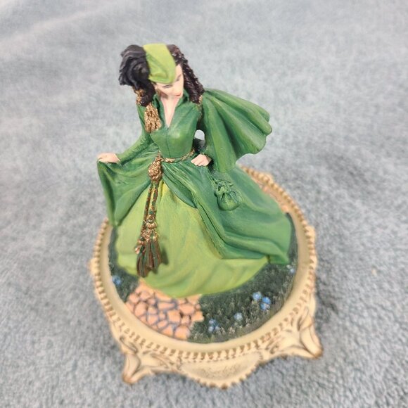 Vintage Gone With The Wind Scarlett’s Deception Glass Dome Figurine Collectible - Picture 6 of 8